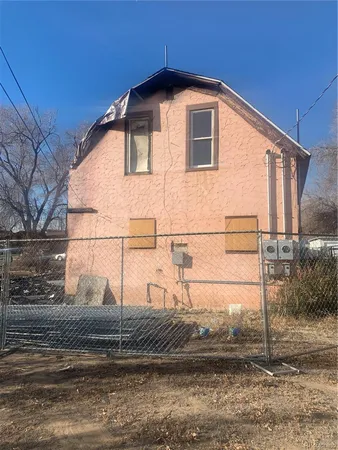 a house view with a outdoor space