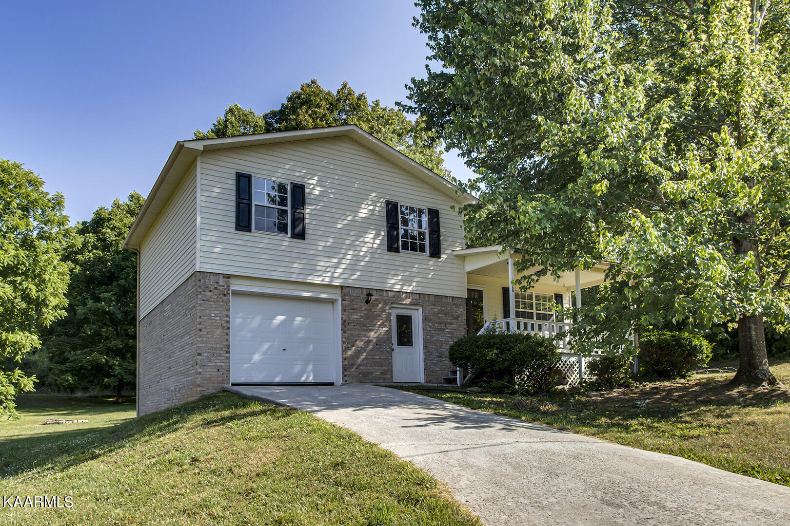 928 Davis Chapel Road La Follette, TN 37766 - Photo 1 of 33 01_DavisChapelRoad_928_FrontLeft
