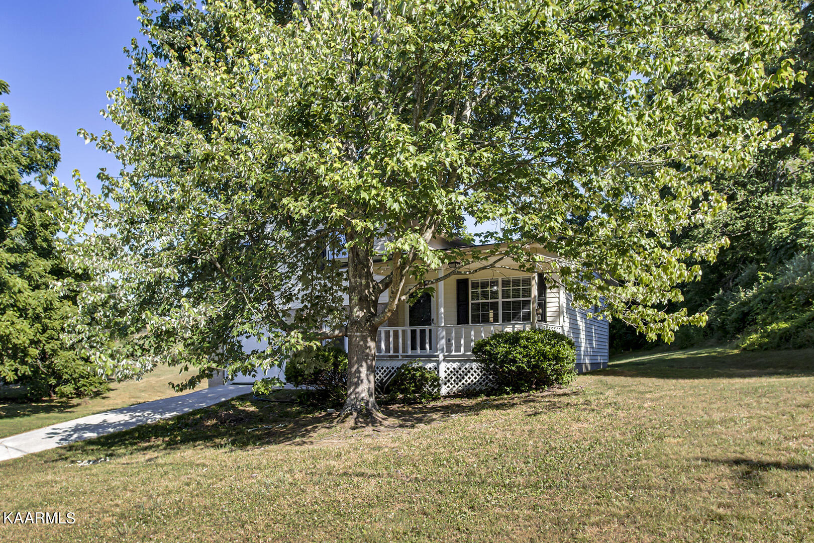928 Davis Chapel Road La Follette, TN 37766 - Photo 2 of 33 02_DavisChapelRoad_928_FrontRight