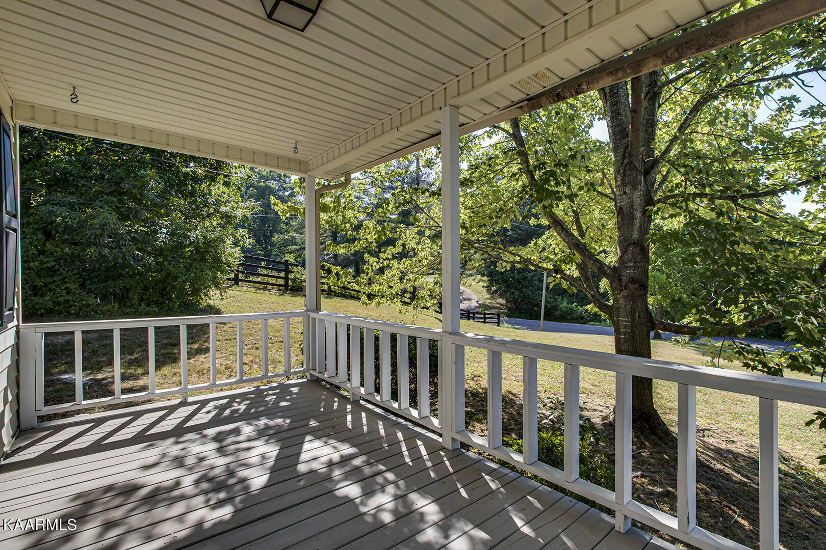 928 Davis Chapel Road La Follette, TN 37766 - Photo 3 of 33 03_DavisChapelRoad_928_FrontPorch