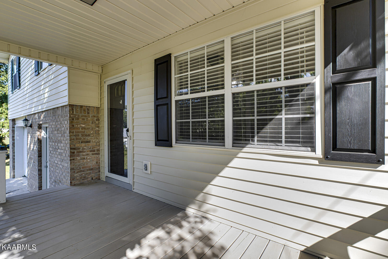 928 Davis Chapel Road La Follette, TN 37766 - Photo 4 of 33 04_DavisChapelRoad_928_FrontEntry