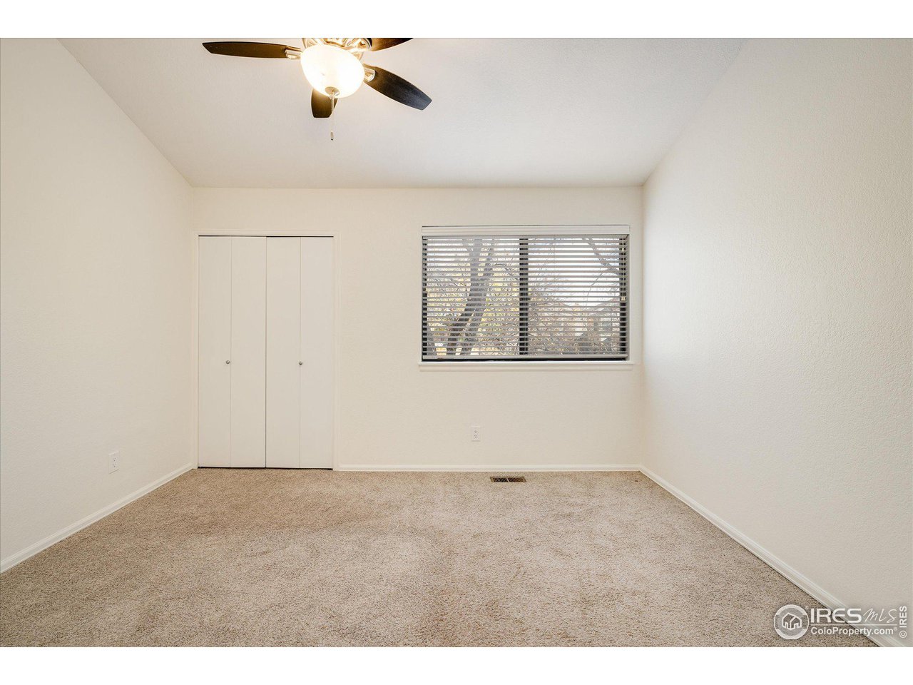 5082 Buckingham Road Boulder, CO 80301 - Photo 19 of 38 primary bedroom with vaulted ceiling