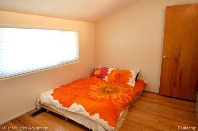 29525 Sugar Spring Road Farmington, MI 48334 - Photo 14 of 25 14-bedroom4-2.jpg
