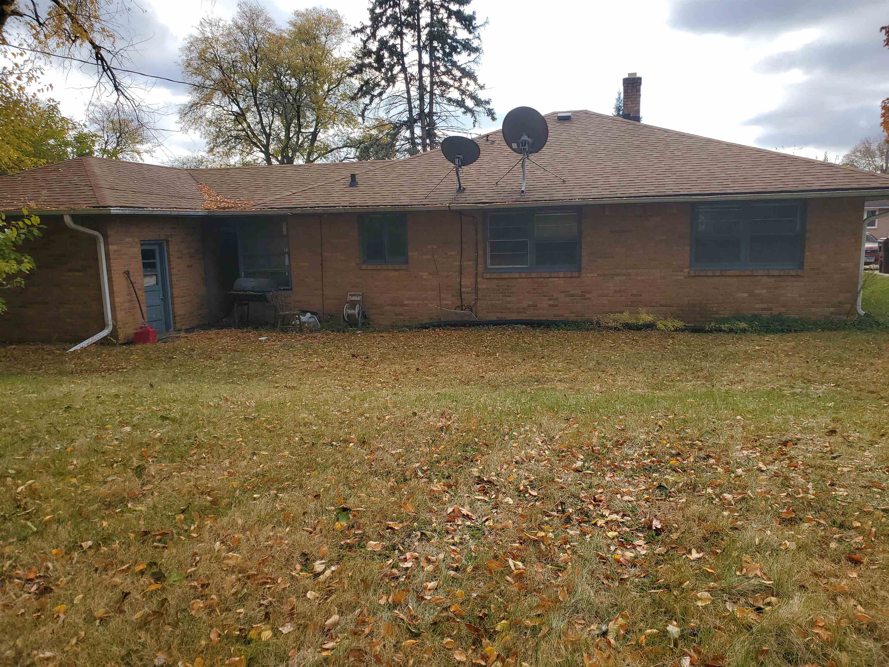 2511 Ashland Avenue Rockford, IL 61101 - Photo 15 of 15 a house view with a garden space