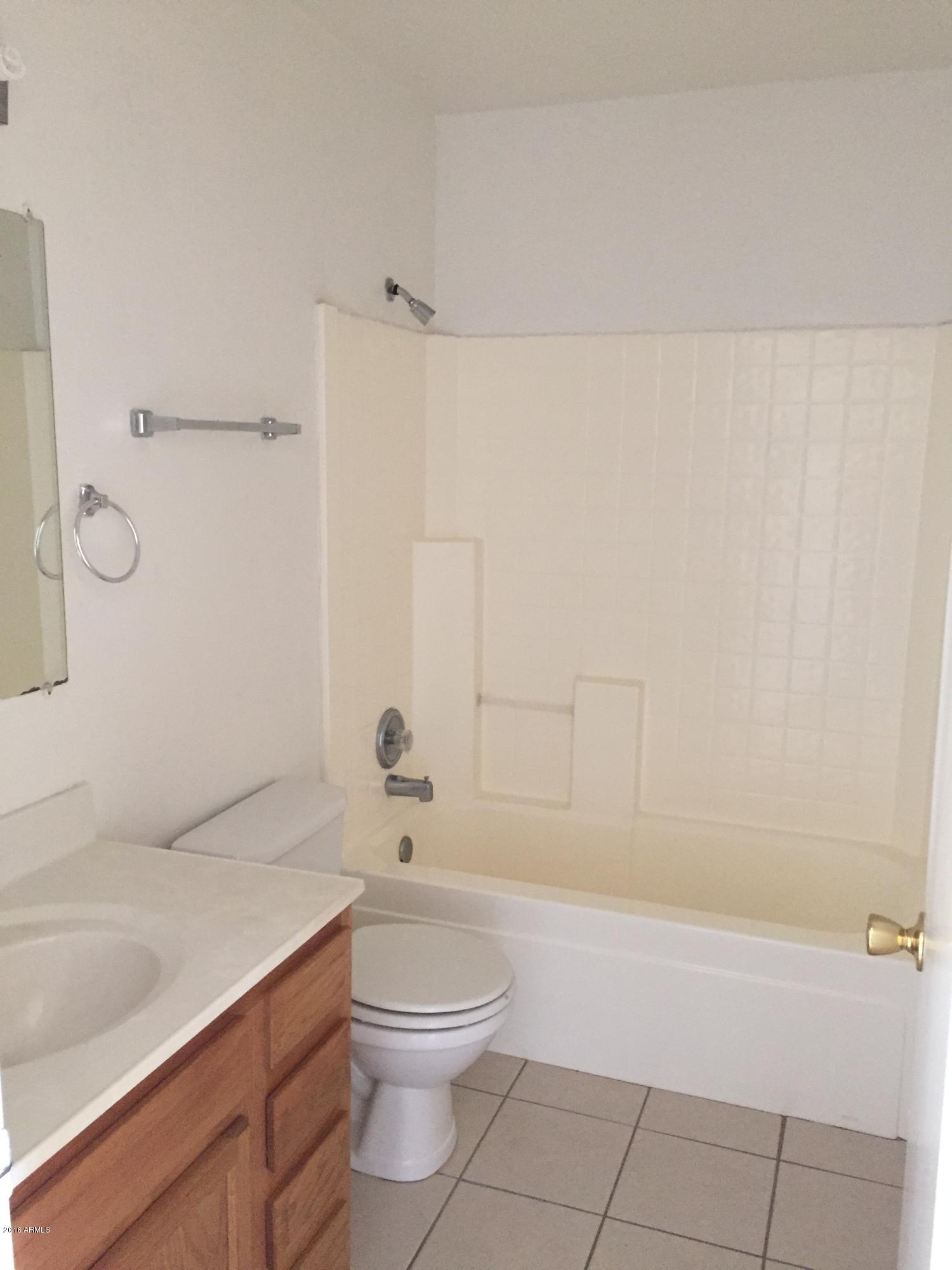 13302 South Del Rio Road Arizona City, AZ 85123 - Photo 6 of 16 Hall Bath