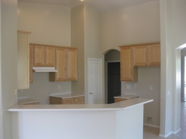 2427 West Carter Road Phoenix, AZ 85041 - Photo 3 of 11 7