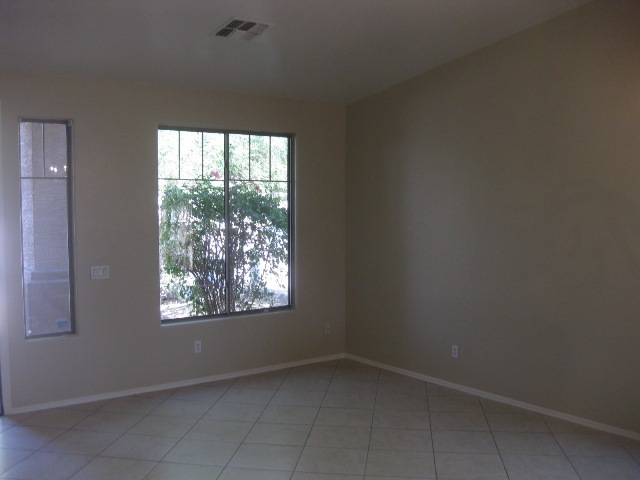 2427 West Carter Road Phoenix, AZ 85041 - Photo 4 of 11 8