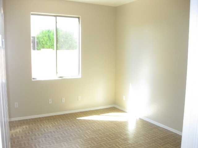 2427 West Carter Road Phoenix, AZ 85041 - Photo 5 of 11 9