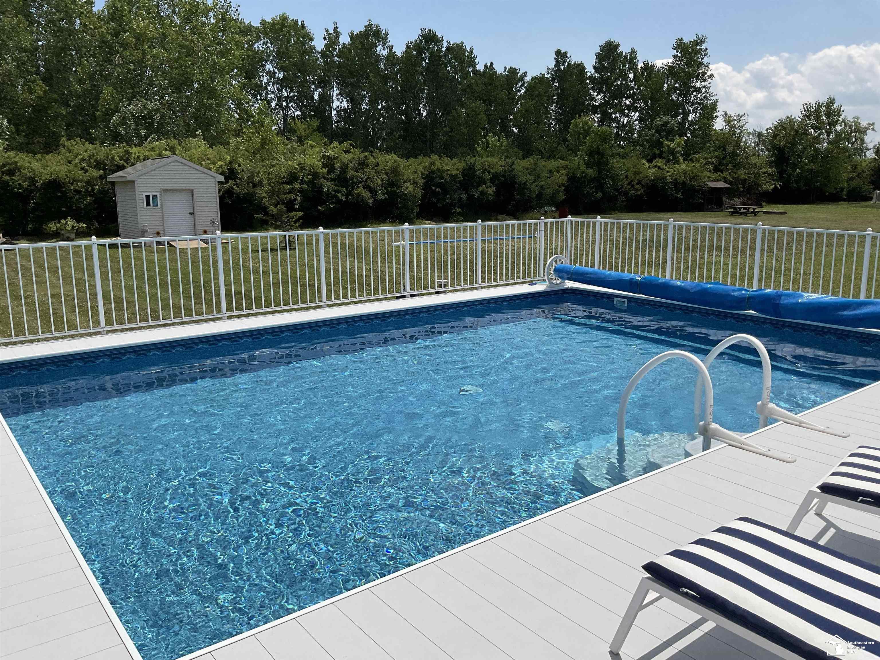 13320 Lighthouse Road La Salle, MI 48145 - Photo 6 of 53 50187919-f7170411-83c3-4cea-a8ff-4e1cd6506f11.JPG