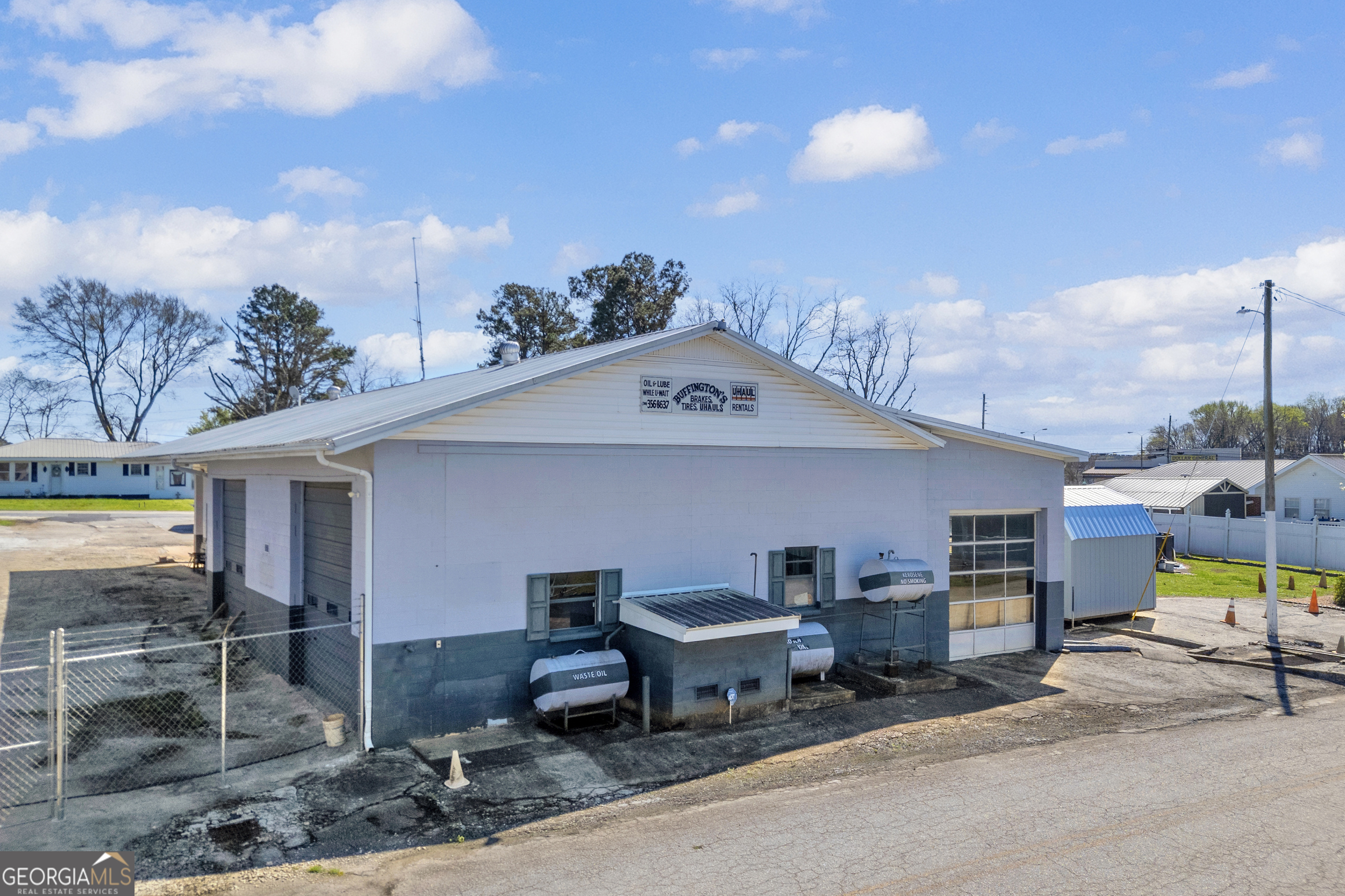 88 Maurice Way Lavonia, GA 30553 - Photo 39 of 65 a view of a patio with a table and chairs