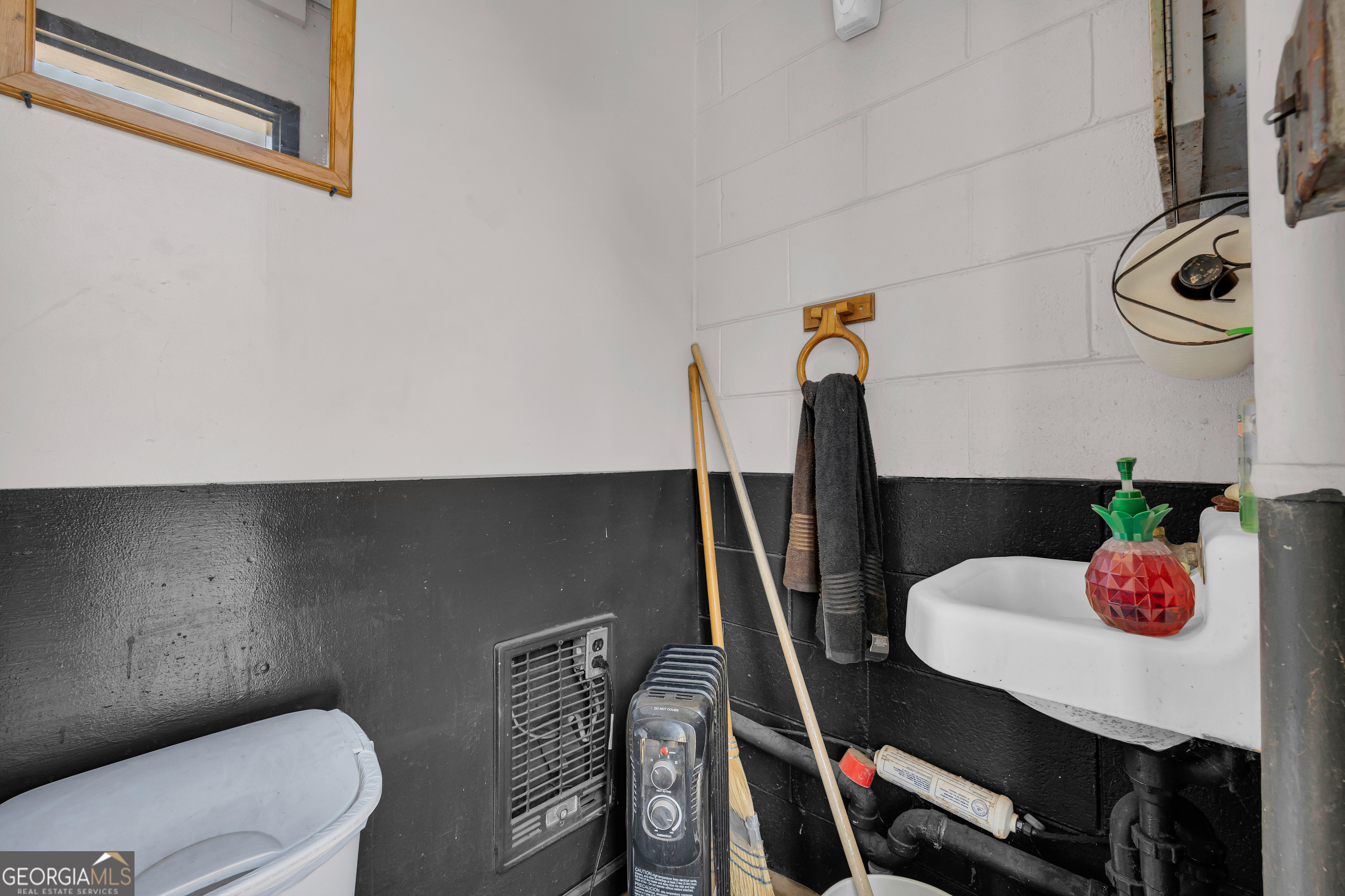 88 Maurice Way Lavonia, GA 30553 - Photo 52 of 65 a bathroom with a sink toilet and vanity