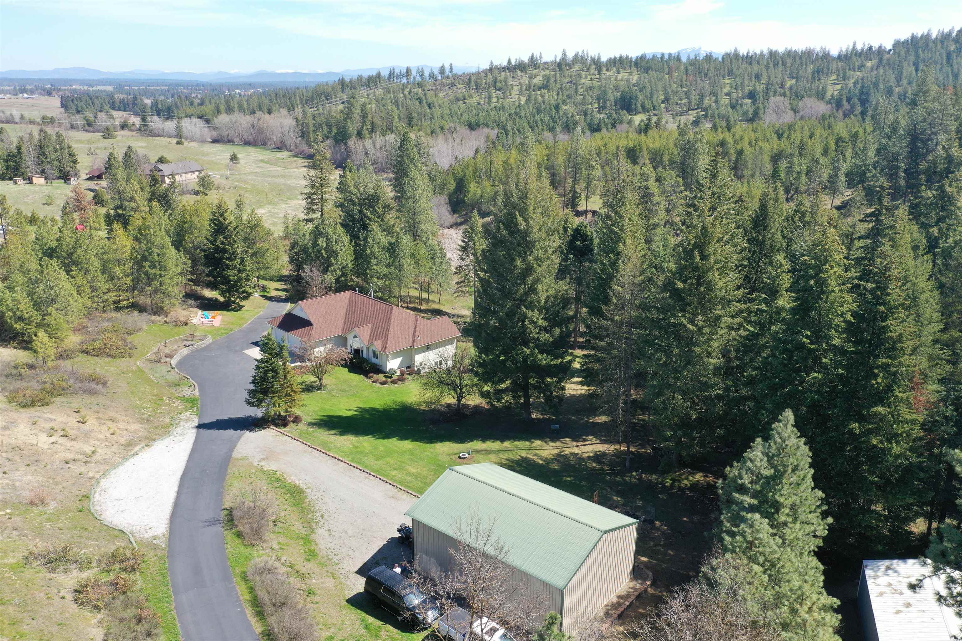 21806 North Monroe Road Spokane, WA 99208 - Photo 1 of 42