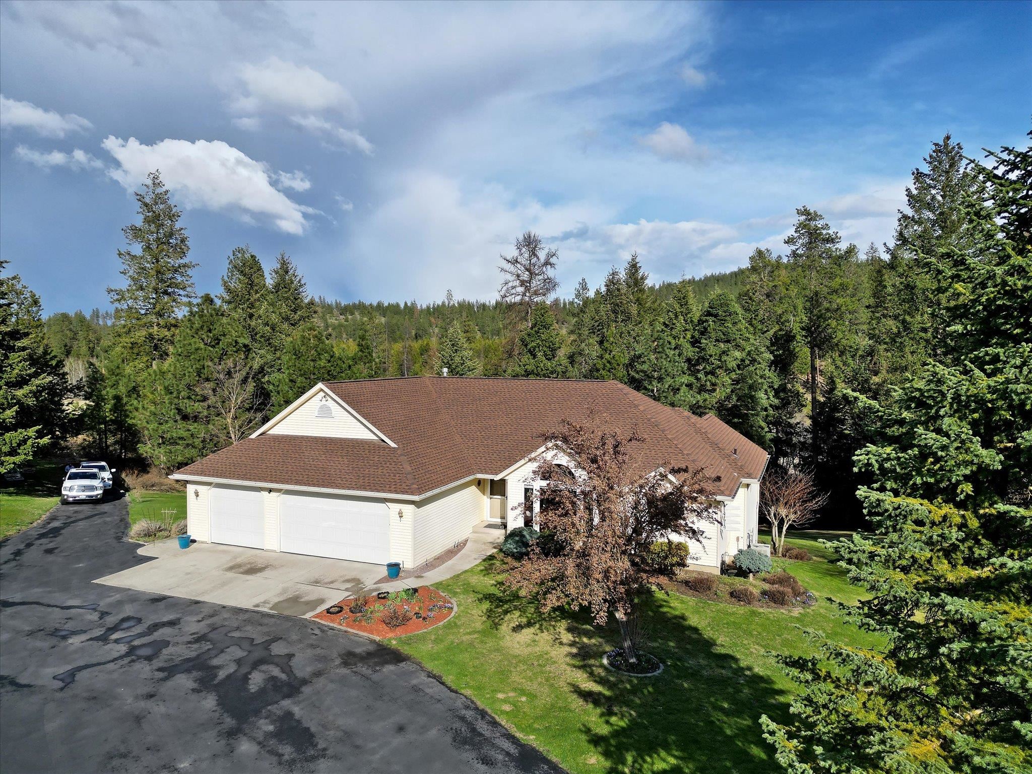 21806 North Monroe Road Spokane, WA 99208 - Photo 3 of 42