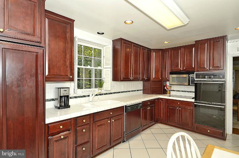 8018 Falstaff Road McLean, VA 22102 - Photo 19 of 26 Kitchen