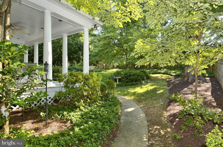 8018 Falstaff Road McLean, VA 22102 - Photo 24 of 26 Exterior (Rear)