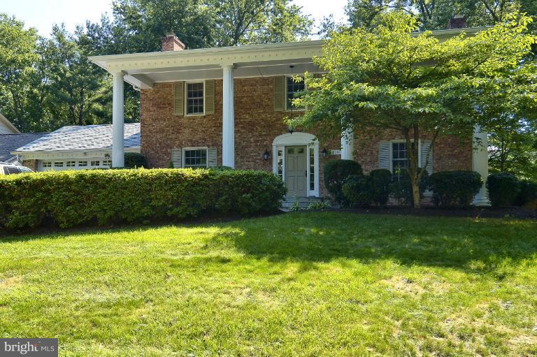 8018 Falstaff Road McLean, VA 22102 - Photo 26 of 26 Exterior (Front)