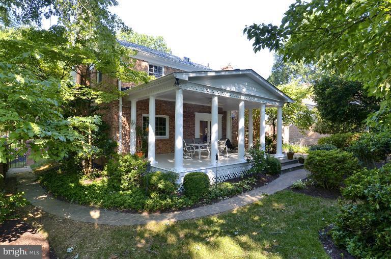 8018 Falstaff Road McLean, VA 22102 - Photo 6 of 26 Exterior (Rear)