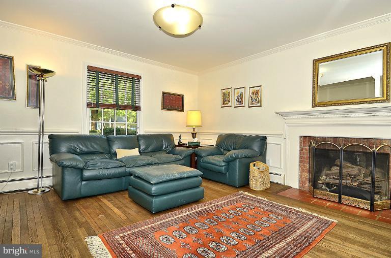 8018 Falstaff Road McLean, VA 22102 - Photo 8 of 26 Family Room