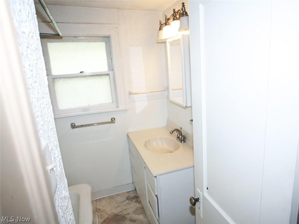 1490 South Noble Road Cleveland, OH 44121 - Photo 6 of 9 Gallery Image 6