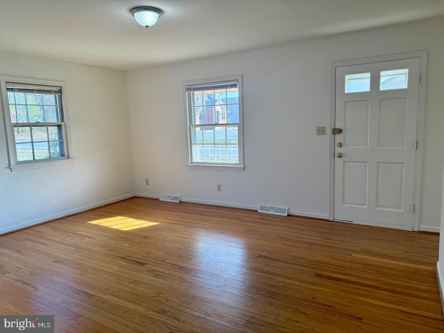 1010 Bernstein Road Fredericksburg, VA 22407 - Photo 4 of 22 Living Room