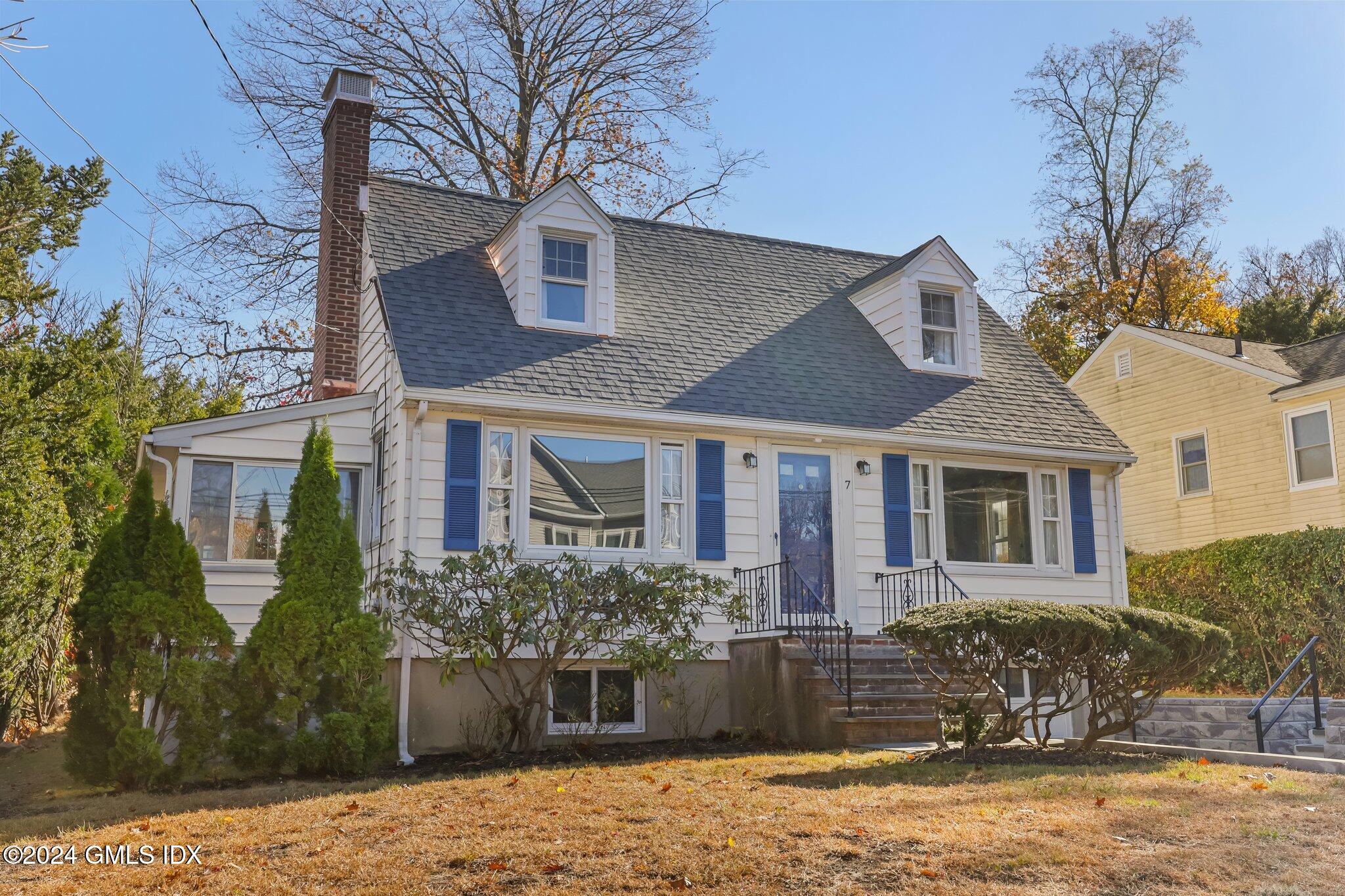 7 Hoover Road Riverside, CT 06878 - Photo 2 of 28 front view of a house