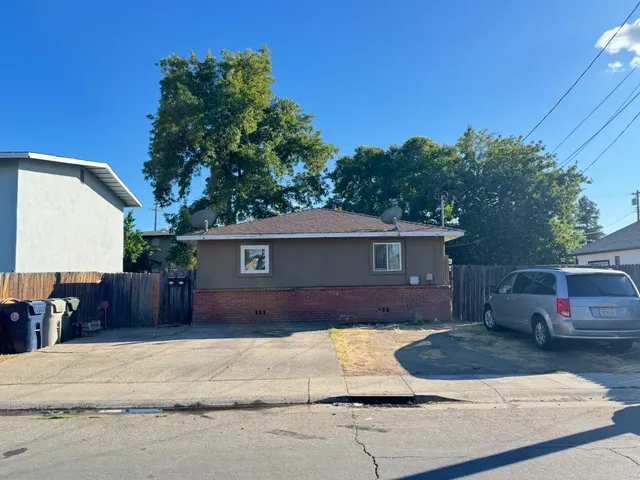 a house view with a outdoor space