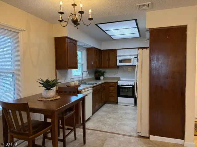 $190,000 | 393 Newport Way, Unit O, Monroe Township, NJ 08831