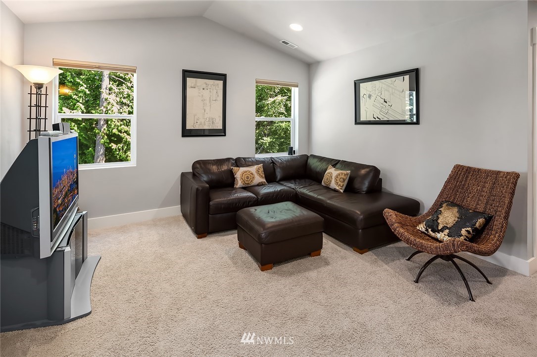 622 Field Place Northeast Renton, WA 98059 - Photo 12 of 22
