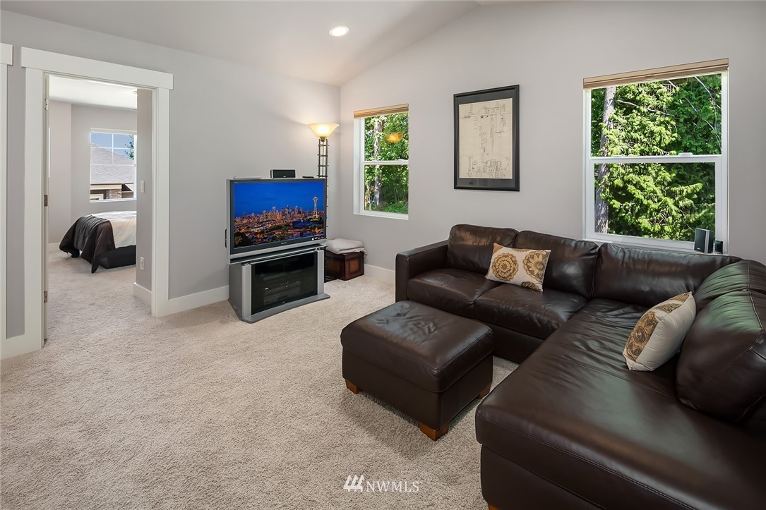 622 Field Place Northeast Renton, WA 98059 - Photo 13 of 22