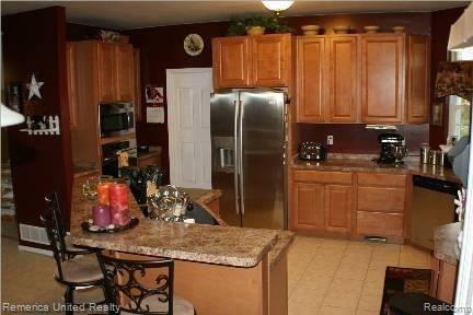 Kitchen w/bar