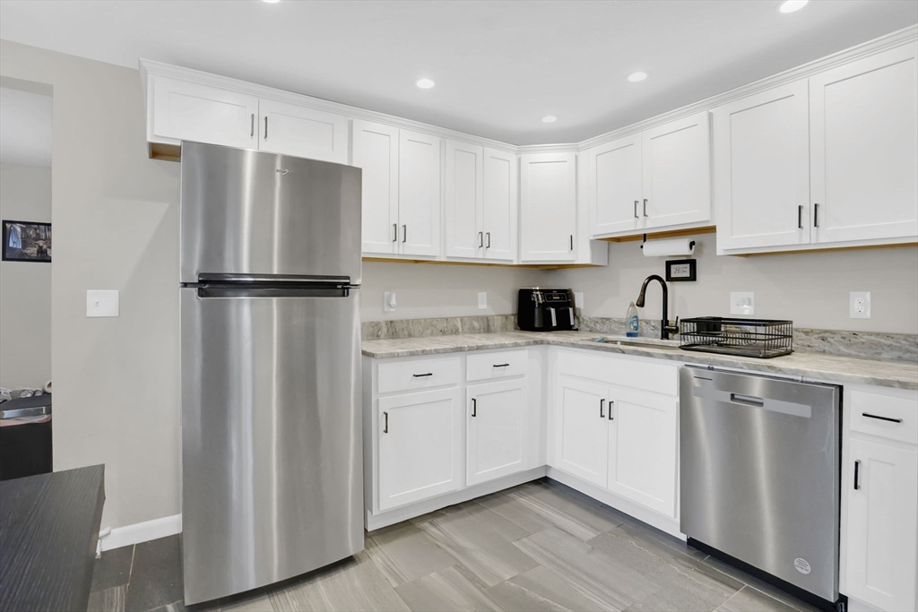 130 Fieldston Street Springfield, MA 01119 - Photo 7 of 28