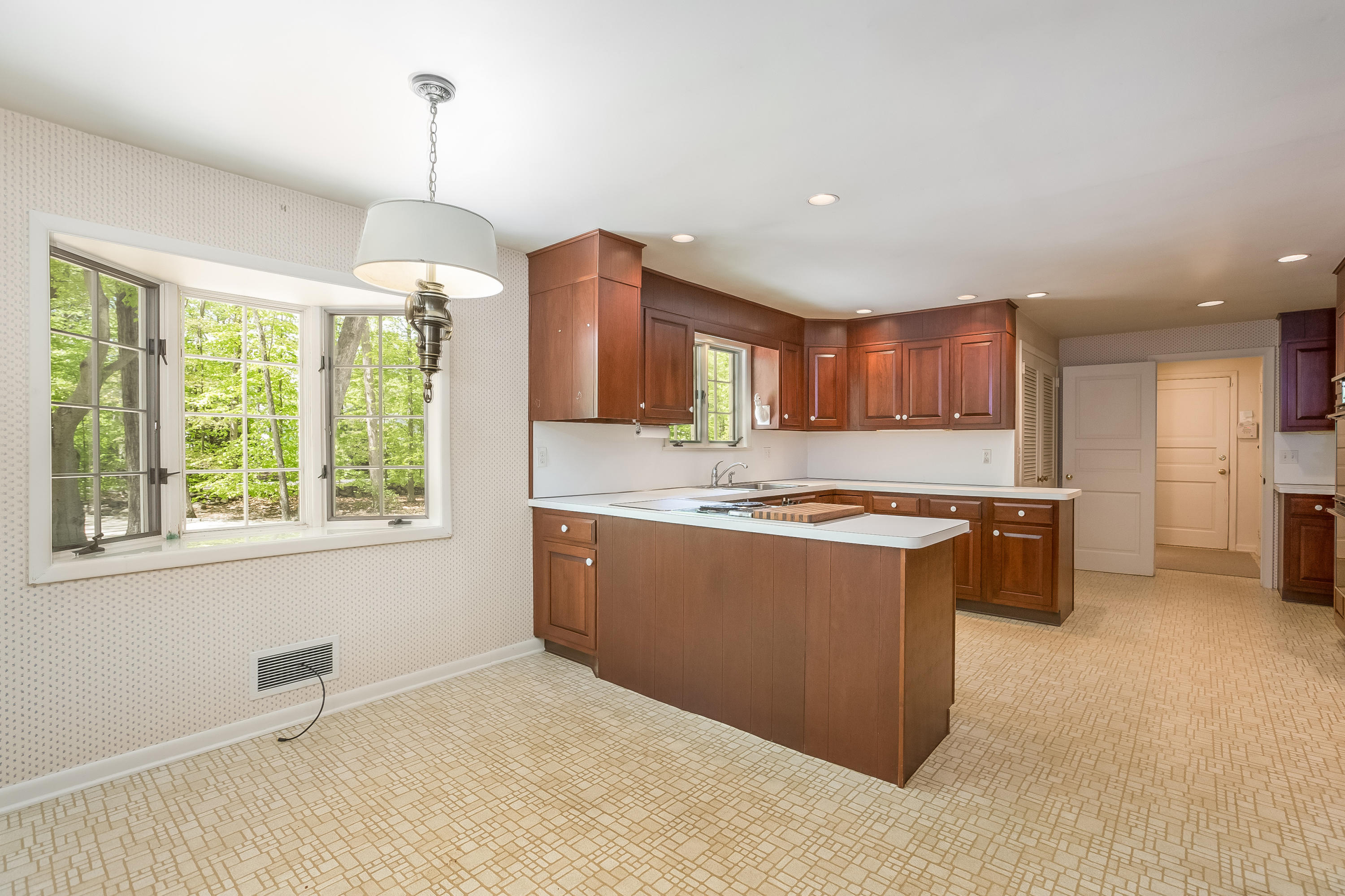 25 Crooked Mile Road Darien, CT 06820 - Photo 12 of 19 11 - Kitchen-Breakfast Nook