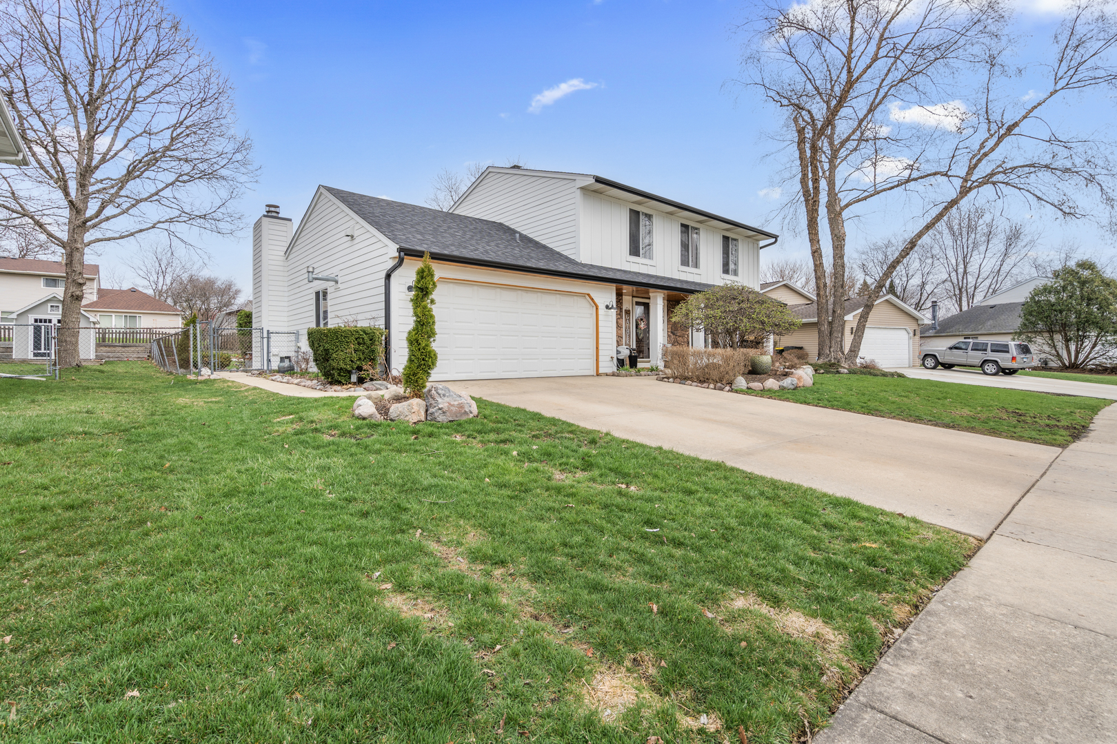 340 Stonehurst Lane Roselle, IL 60172 - Photo 2 of 23