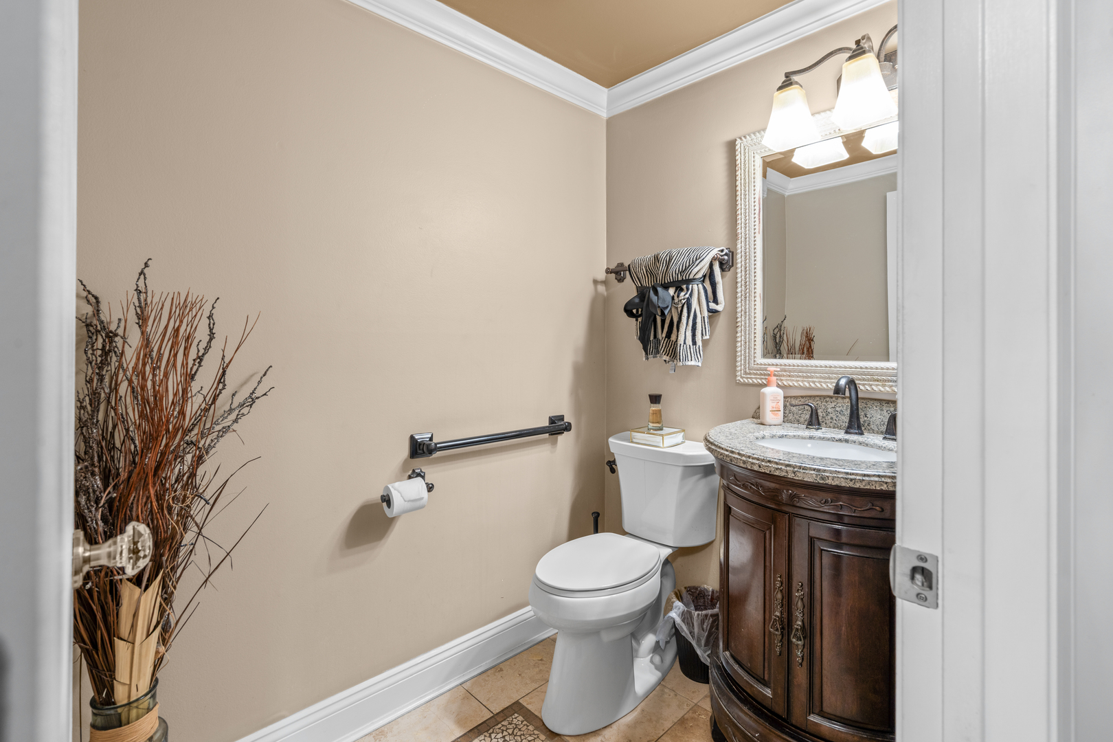 340 Stonehurst Lane Roselle, IL 60172 - Photo 8 of 23