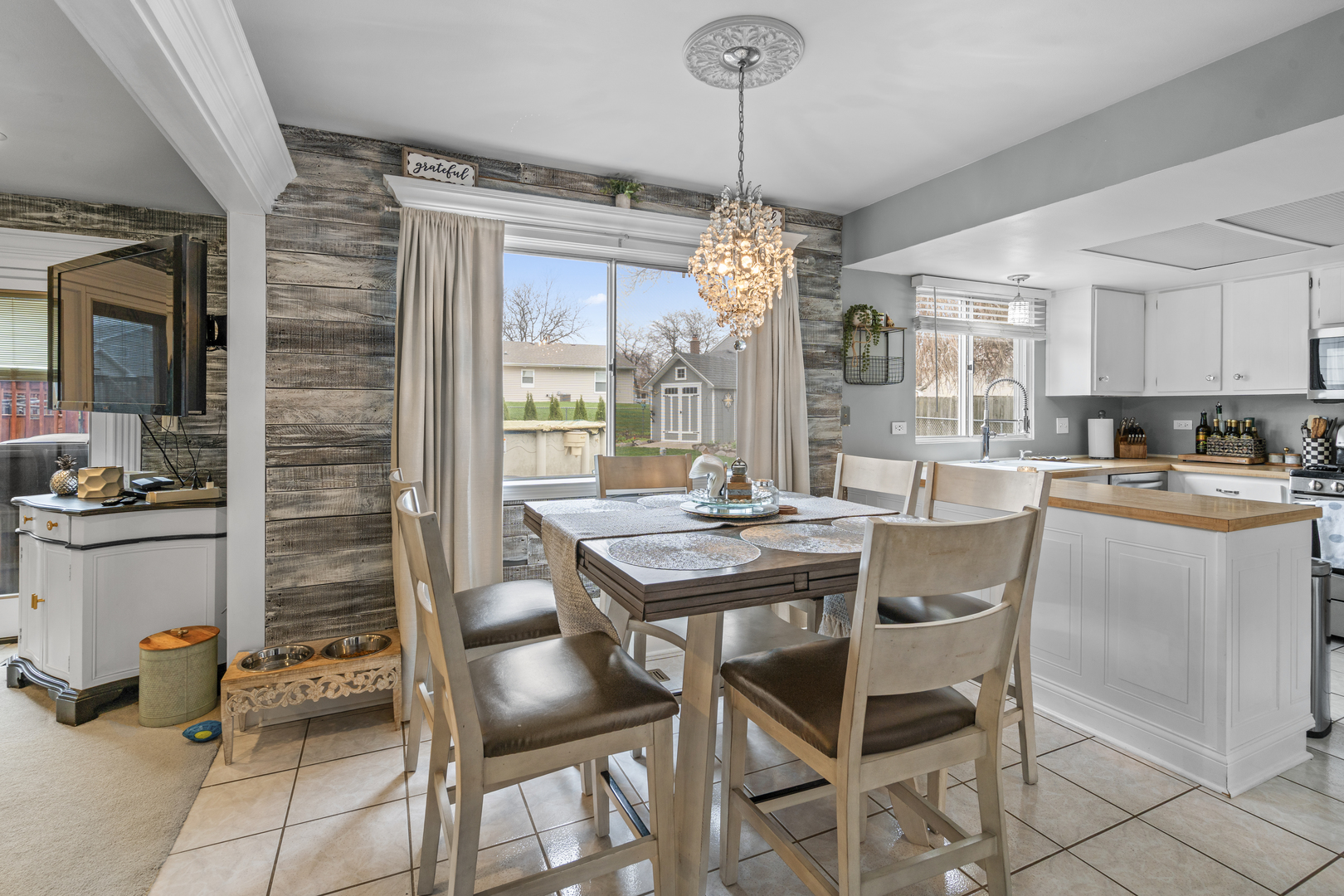 340 Stonehurst Lane Roselle, IL 60172 - Photo 10 of 23