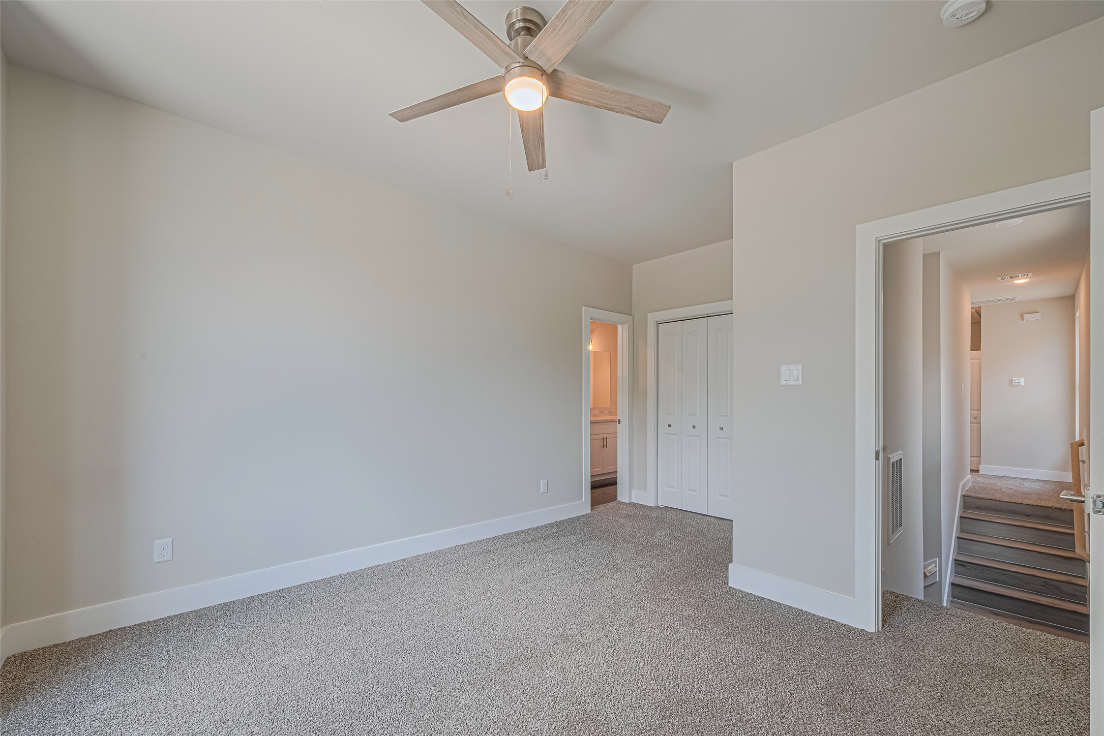 2414 Sam Wilson Street Houston, TX 77020 - Photo 24 of 29 an empty room with closet and a ceiling fan