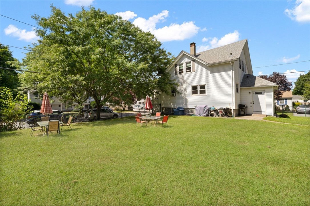 83 Princess Avenue Cranston, RI 02920 - Photo 3 of 34