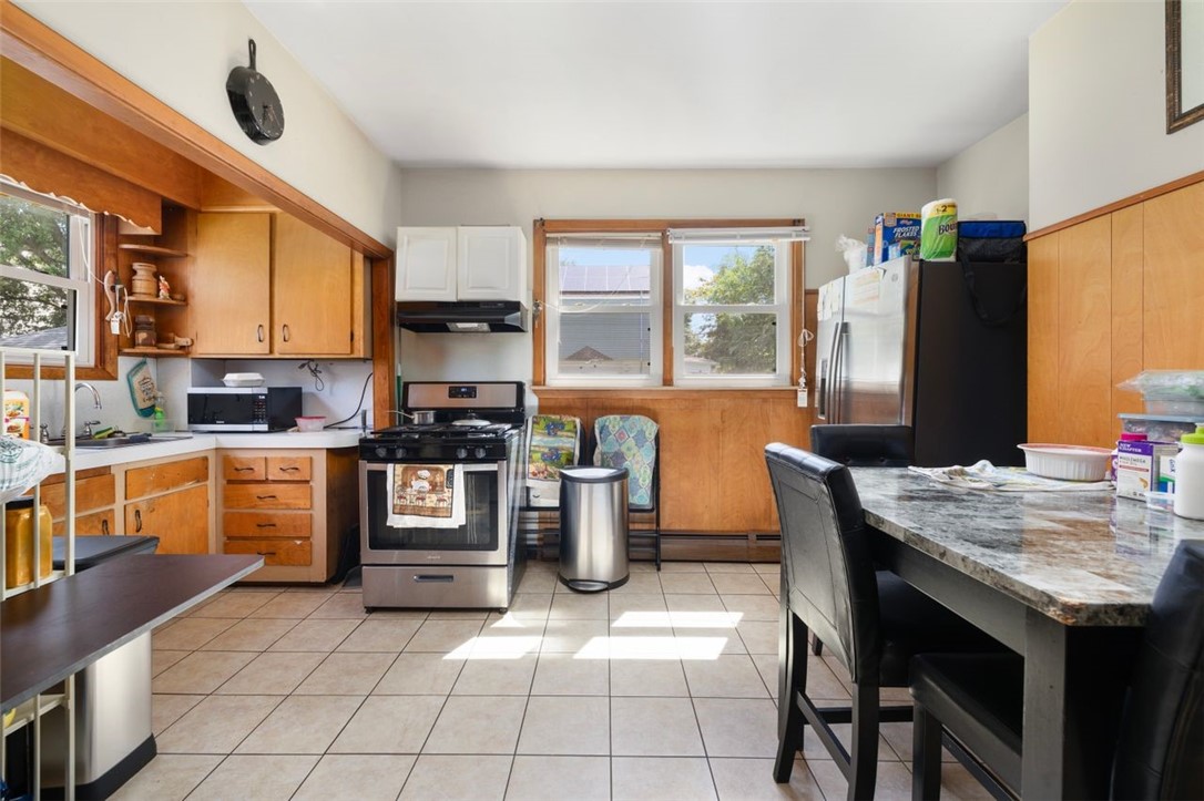 83 Princess Avenue Cranston, RI 02920 - Photo 7 of 34