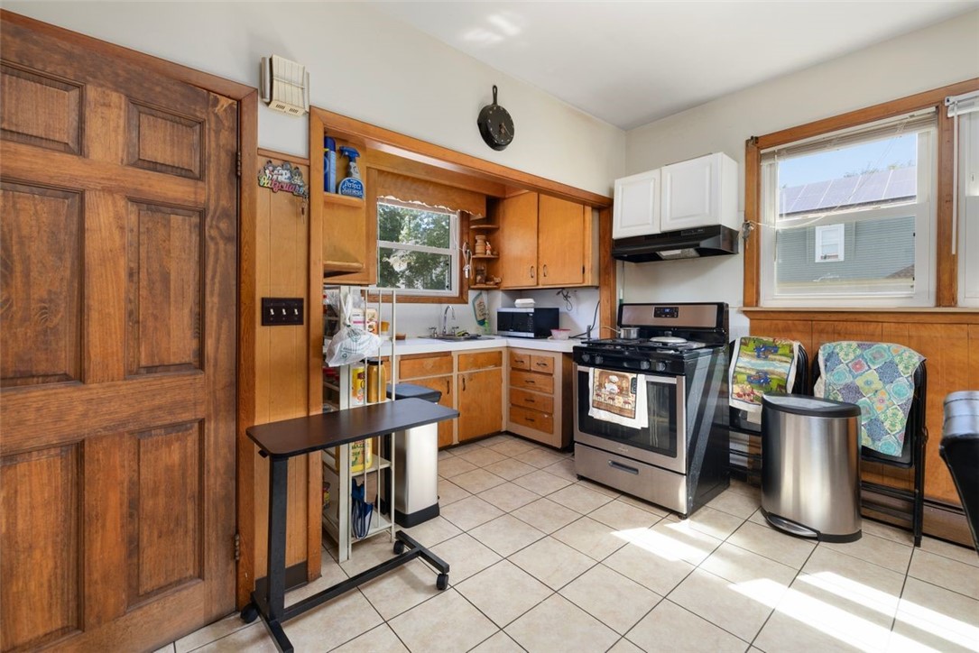 83 Princess Avenue Cranston, RI 02920 - Photo 8 of 34