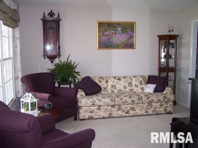 2089 Ashford Road Bettendorf, IA 52722 - Photo 4 of 9 Gallery Image 4