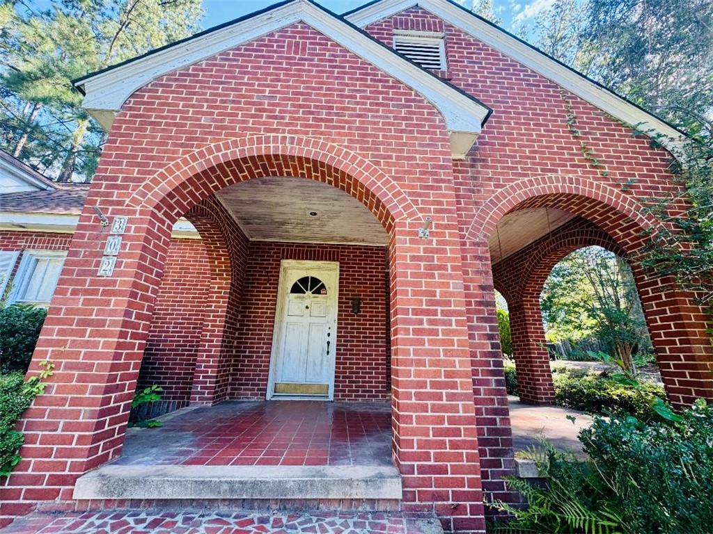 302 Chestnut Street Abbeville, SC 29620 - Photo 2 of 50 FRONT PORCH