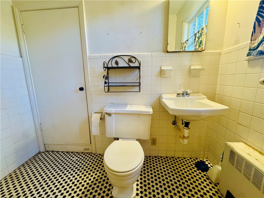 302 Chestnut Street Abbeville, SC 29620 - Photo 29 of 50 BATHROOM 1