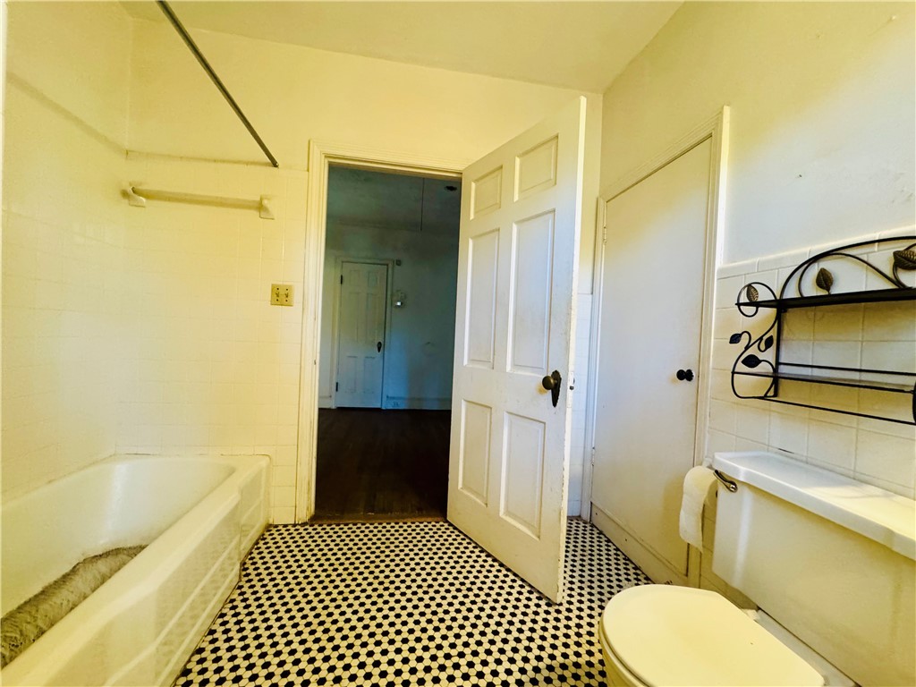 302 Chestnut Street Abbeville, SC 29620 - Photo 30 of 50 BATHROOM 1