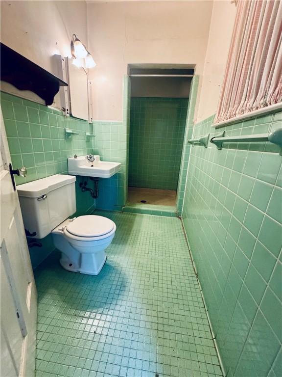 302 Chestnut Street Abbeville, SC 29620 - Photo 35 of 50 BATHROOM 2