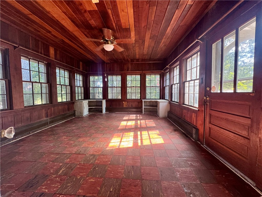 302 Chestnut Street Abbeville, SC 29620 - Photo 39 of 50 SUNROOM