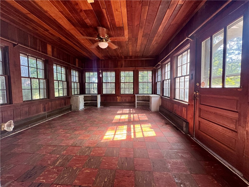 302 Chestnut Street Abbeville, SC 29620 - Photo 39 of 50 SUNROOM