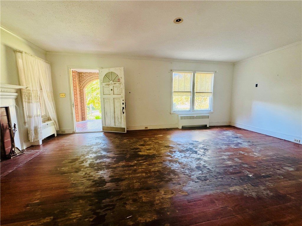 302 Chestnut Street Abbeville, SC 29620 - Photo 4 of 50 LIVING ROOM