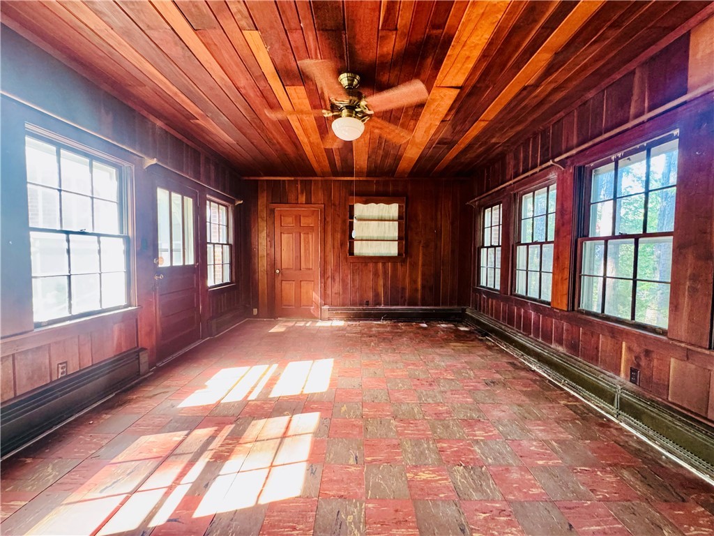 302 Chestnut Street Abbeville, SC 29620 - Photo 41 of 50 SUNROOM