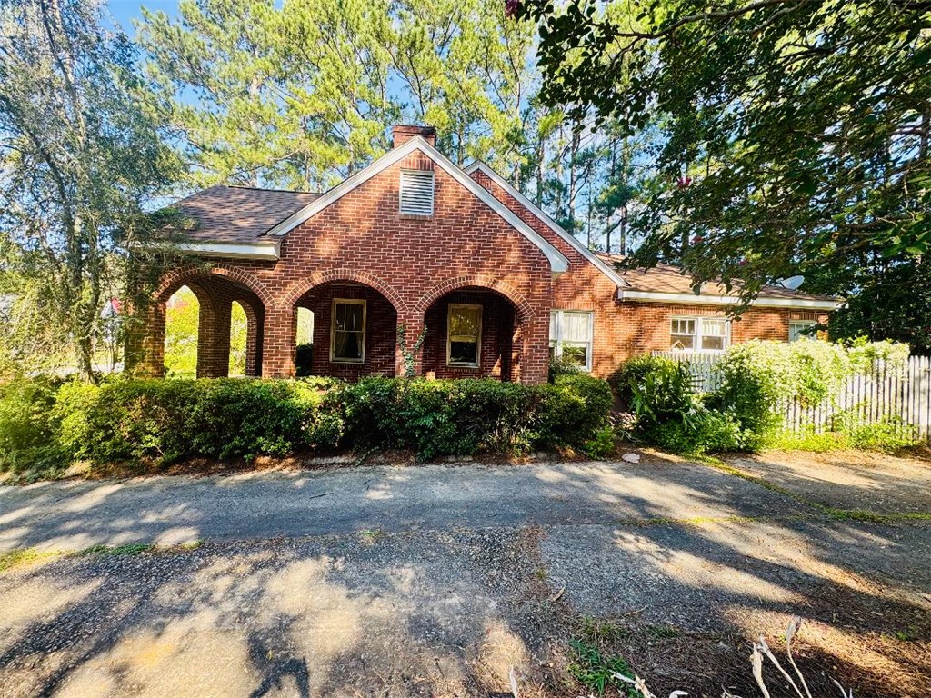302 Chestnut Street Abbeville, SC 29620 - Photo 42 of 50 SIDE YARD