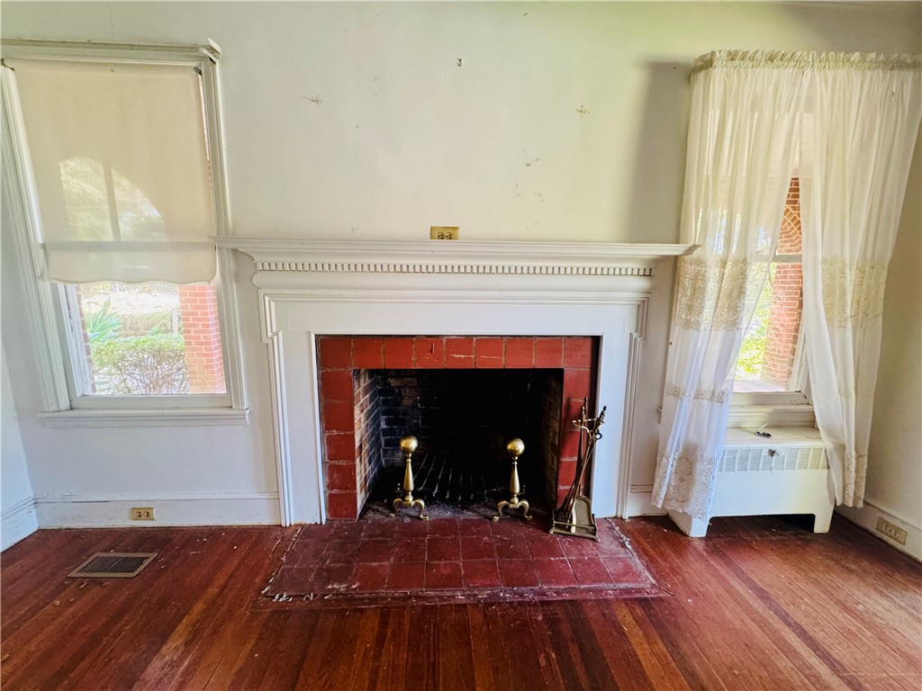 302 Chestnut Street Abbeville, SC 29620 - Photo 8 of 50 LIVING ROOM